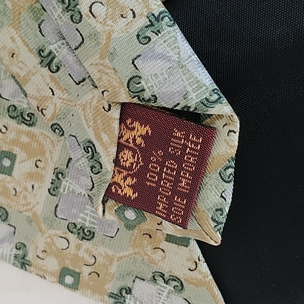 The Metropolitan Museum of Art 100% Imported Silk Tie Green/Tan Shades of Color - Picture 5 of 7